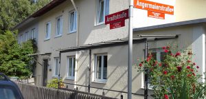 Praxis in der Arndtstraße 33 in Freising-Neustift, direkt an der Kreuzung zur Angermaierstaße